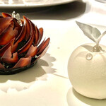 ASAHINA Gastronome - 紅玉のキャラメリゼ＆ショコラ　美しすぎる