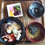 Ogakaisenryouri Sandaime Hotaru - 海鮮丼（並）