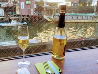 Wineshop & Diner FUJIMARU - 神田川と屋形船を眺めて泡で乾杯！
