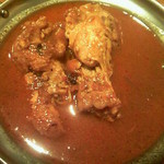 GARAM - チキンカレー。骨付きチキンが2個も。とても柔らかくてスプーンで切れます