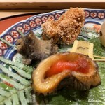 御料理 寺沢 - 牡蠣ｵｶｷ揚げ､ｱﾜﾋﾞ塩蒸し､子持ち昆布とﾁｰｽﾞ松葉串､ｲﾜｼの明太子焼