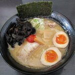 Yukiya Hassai - 雪家 豚兵衛 「豚兵衛ラーメン＋味玉＋キクラゲ」