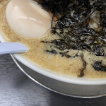 燕三条らーめん潤 - 背脂たっぷり！ふわっと煮干しの香り