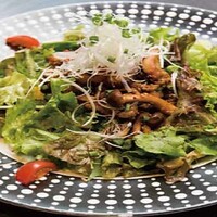 六白黒豚ときのこのサラダ