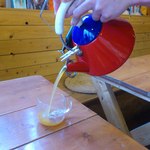 高円寺麦酒工房 - 【2013年01月01日】ホットエールを注いでます。