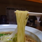 らーめん工房 RISE - 細めの麺はしっかりした食感で美味い～