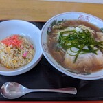 らーめん道場 羅漢 - 正油ラーメン、半チャーハンセット（900円）