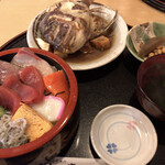 すし処ひしの木 - 三種丼と鯛のかぶと煮セット