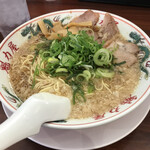 ラーメン魁力屋 - 醤油ラーメン（麺硬め）税込715円