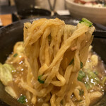 いっしん - 平打ちちぢれ麺はかなり強烈なコシがあった