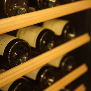 ブルゴーニュ、ボルドー、南仏と幅広く300種ご用意