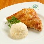 Homemade apple pie with ice cream