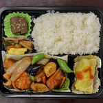 おもてなし料理 葦笛 - 日替わり弁当：揚げとりの和風あんかけ(\900)