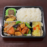 おもてなし料理 葦笛 - 日替わり弁当：揚げとりの和風あんかけ(\900)