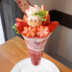 フルーツシェフ - 本日のイチゴパフェ（DXスカイベリー、DXとちおとめ、DXやよいひめ）