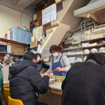 天神そば - いつも満席 女性スタッフのみで素晴らしいですd(´∀｀*)