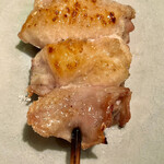 オオクサ - 追加で丹波黒鶏の首肉　皮と一緒に切り出してあって食べ応え十分です　