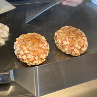 神戸牛すてーきIshida. 銀座本店 - ハンバーグ焼いてる最中