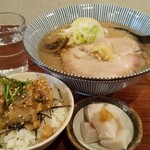 灼味噌らーめん 八堂八 - 味噌らーめん 850円、味玉 100円、アブラボウズの煮付飯 300円、タコ頭のお刺身 無料