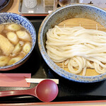 てん○ - 油揚げと厚切り長ネギ、底にはお肉が入ってます♪