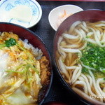 伊豫屋 - カツ丼セット。