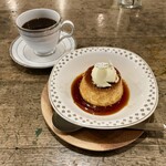 BUoY cafe - プリン バニラアイスのせとブレンドコーヒー "誰も見ていない真っ暗なところ"