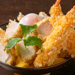 黒トリュフ厚切りロースカツ丼海老フライのせ