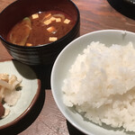 金鯱山 - 漬物・赤だし・ライス