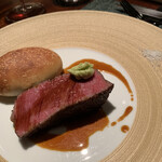 蒼 - 但馬玄のシャトーブリアン。同じく但馬玄のリブを使うという、この上なく贅沢なソースが、それだけでも美味しいお肉に奥行きを付けてくれます。