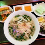 LONG DINH VIET NAM RESTAURANT - 鶏肉のフォーランチセット