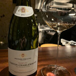 蒼 - ブシャールのコルトン・シャルルマーニュ。テロワール由来のしっかりしたミネラル感が、蟹ちゃんの風味にもマッチ。