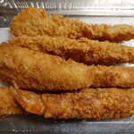 お肉屋さんのお惣菜場 ギューズプラス - イカフライ135円、北海道チーズささみフライ152円、海老フライ216円