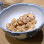 葵 - 黒胡椒そら豆？