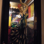 プエブロ青山 - テラス席の入り口のドアのステキなステンドグラス・・・フラメンコダンサー