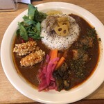 51 CURRY CAFE - 「牡蠣天麩羅のマイルドカリー×スパイシーチキンカリーの 2 種あひがけプレート」（1,350圓）。