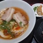 つるのおんがえし  - 極・中華そばランチ(880円)。