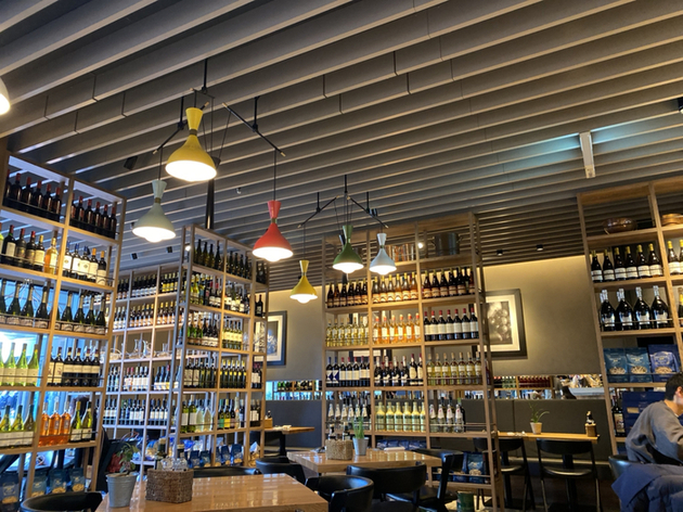 内観写真 : オービカ モッツァレラ バー 六本木ヒルズ店 (OBICA MOZZARELLA BAR) - 六本木/チーズ料理 | 食べログ