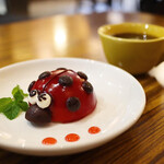 Cafeteria S 表参道 - 「テントウ虫のケーキ」