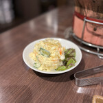 炭火焼肉ホルモン うらら - ポテサラ　卵たっぷり！！