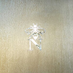 NARISAWA - ドアのロゴ：蜂に ’N’ 