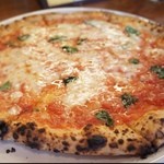 ピッツェリア ダ マッシモ - 焼き加減、香り、歯ざわり、味。どれも最高のピッツァ