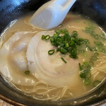 我家 - 豚骨ラーメン＝600円