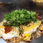 お好み焼き&たこ焼 ヴィヴィ - 肉玉そばにイカ天トッピング（1000円）