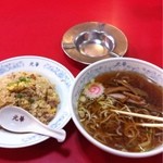 元華 - ラーメンと半炒飯 750円