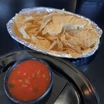 Juan Jaime's Tacos and Tequila - サービスのトルティーヤチップス♪