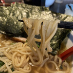 水戸屋 - 柔目ムチモチの自家製中太麺