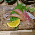 ご飯とちょっと三杯 渡邉 - 山サーモンのお造り(山サーモンの肝付き)