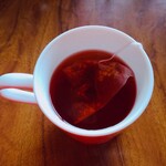 お茶の矢島園 - ドリンク写真:淹れてみました 思ったより赤い