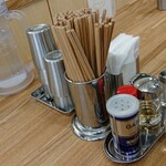 中華そば きなり - カウンター席の調度