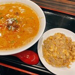 珉珉 - 担々麺と半炒飯